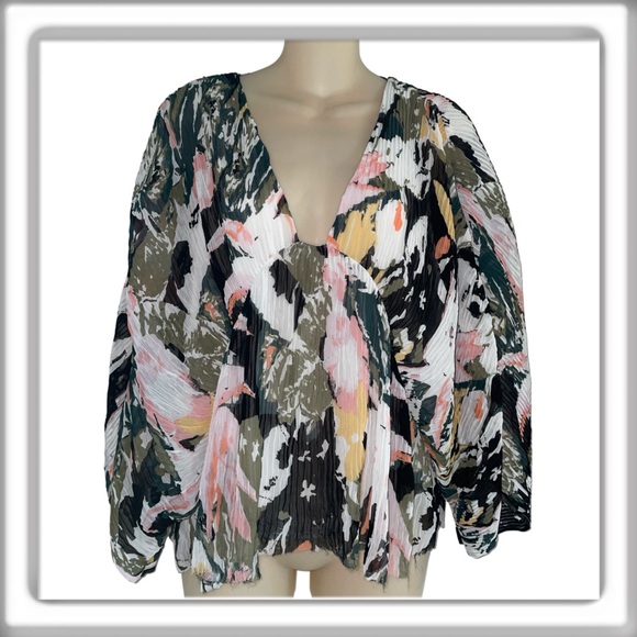 Club Monaco Whitean Crinkle Floral Print Top Kimono Sleeve Size Small - Picture 1 of 13
